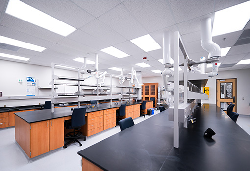 An image of one of the many available labs at OASIS.